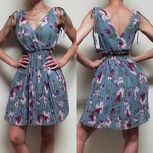 GILLI Katherine Pleated Floral Shoulder Tie Blue Multi Fit & Flare V-neck Dress